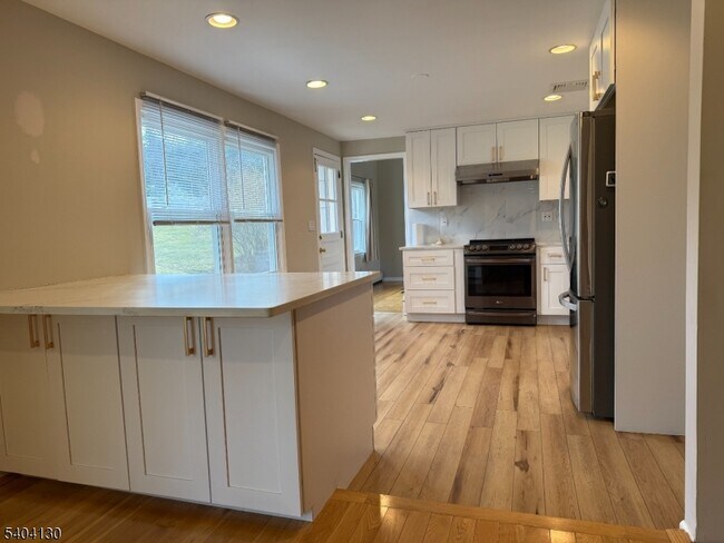 Building Photo - 126 Sagamore Dr