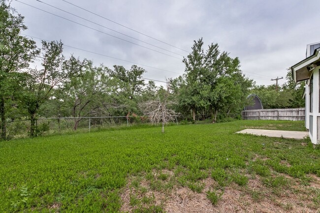 Building Photo - 6991 Sunset Village Dr