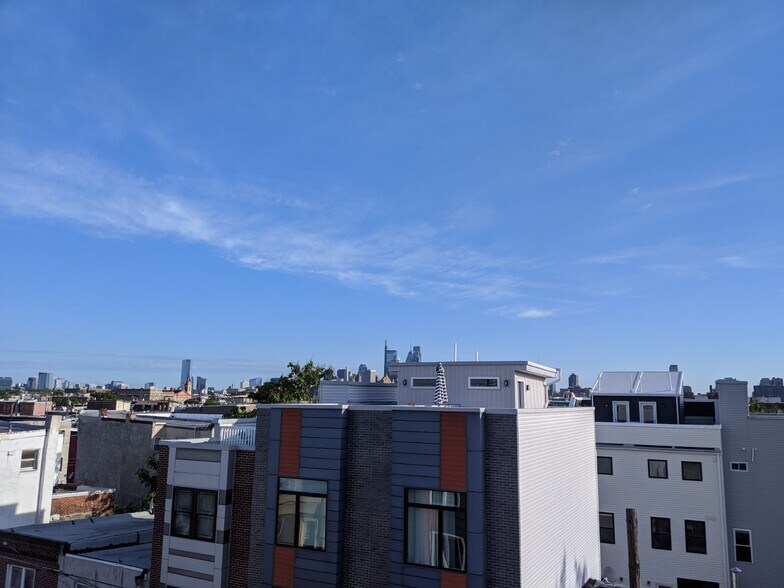 Building Photo - 624 Dudley St