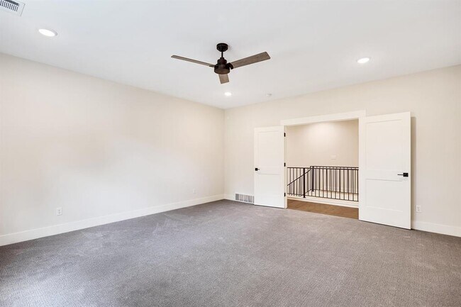 Building Photo - 352 Avon Rd