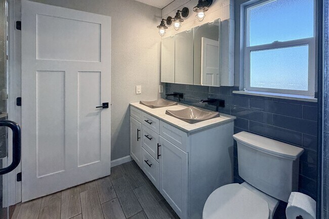 Building Photo - 4950 Nautilus St