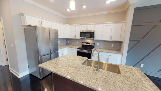 Building Photo - Charming 3-Bedroom Home in the Heart of Cl...