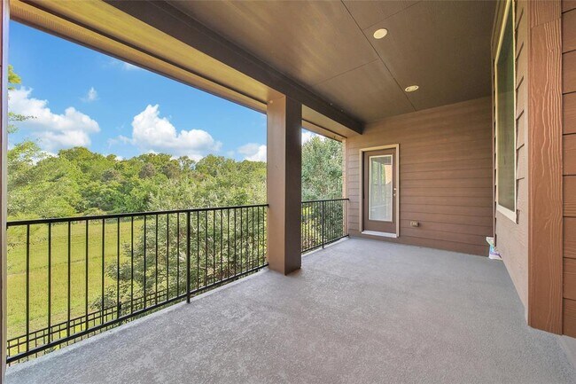 Building Photo - 18323 Parkview Point Dr