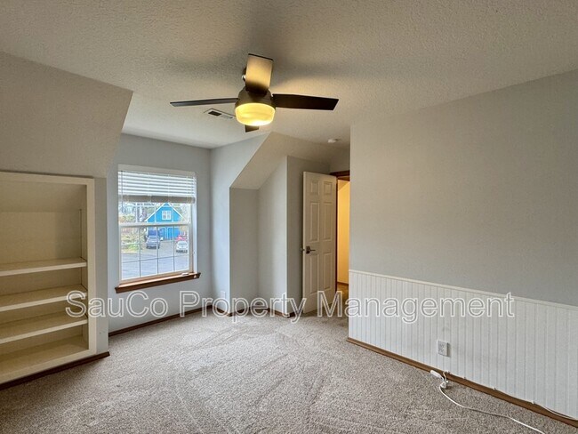 Building Photo - 741 SE Camellia Ct