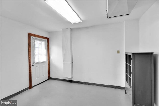 Building Photo - 392 5 Locks Rd