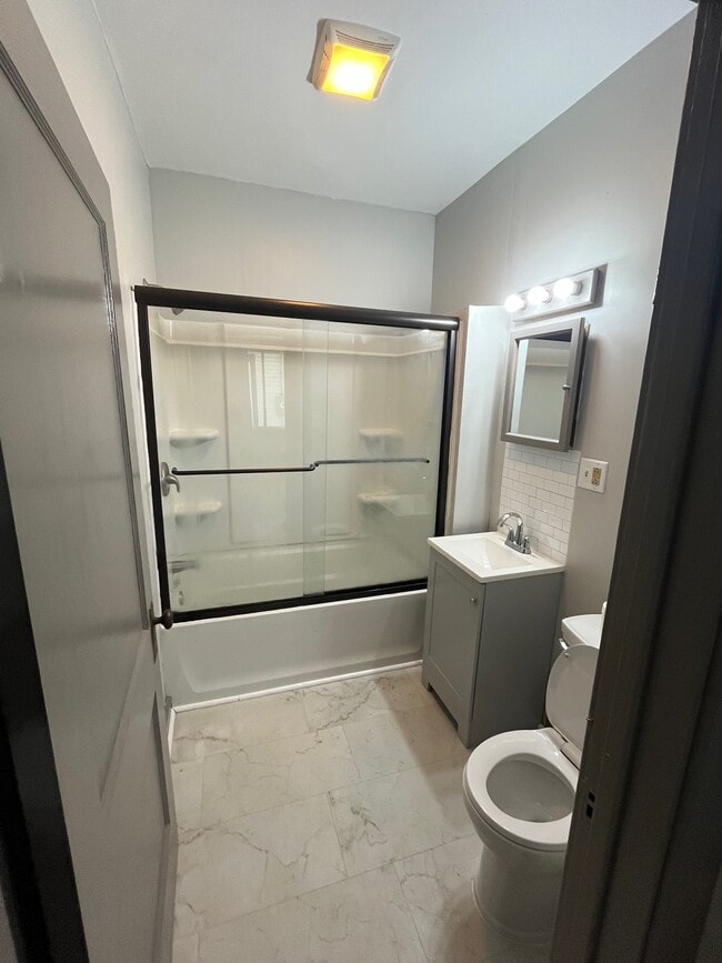 Building Photo - 817 N 5th St