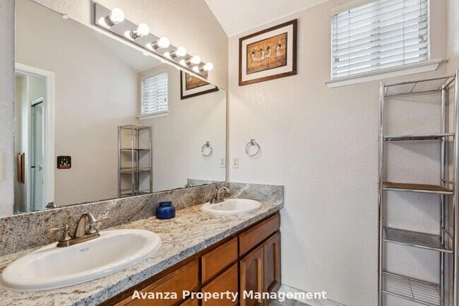 Building Photo - 3bed/2.5 bath Home for Rent 4129 W. Regency Ave Fresno, CA 93727