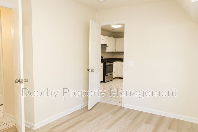Building Photo - 3627 6th Ave
