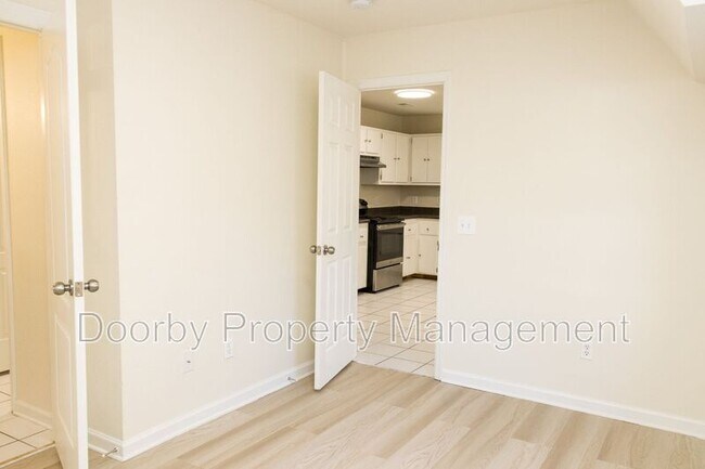 Building Photo - 3627 6th Ave