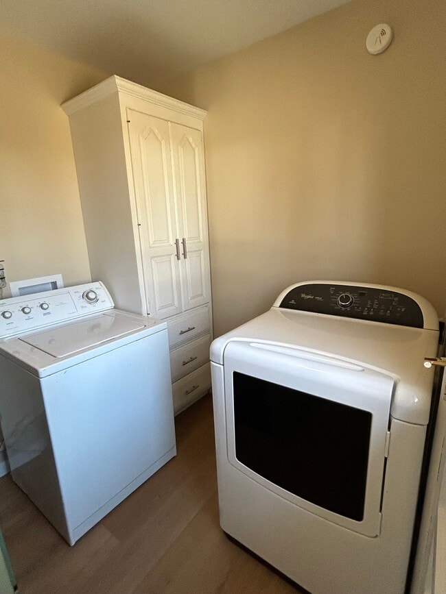 Building Photo - 214 S 4th Ave