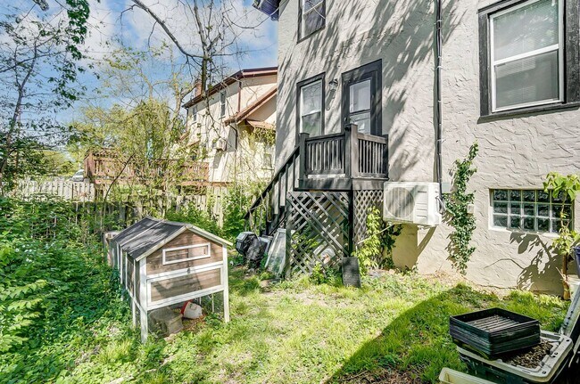 Building Photo - 3627 Zinsle Ave