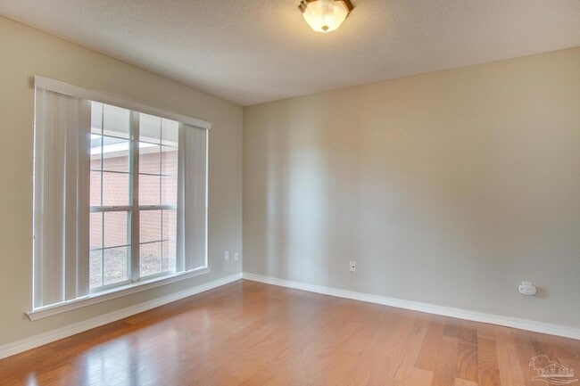 Building Photo - 5029 Lantana Dr