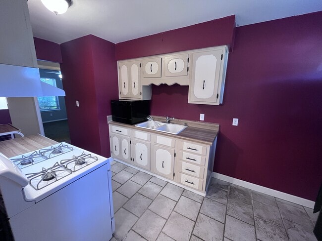 Building Photo - 188 Meadowick Dr