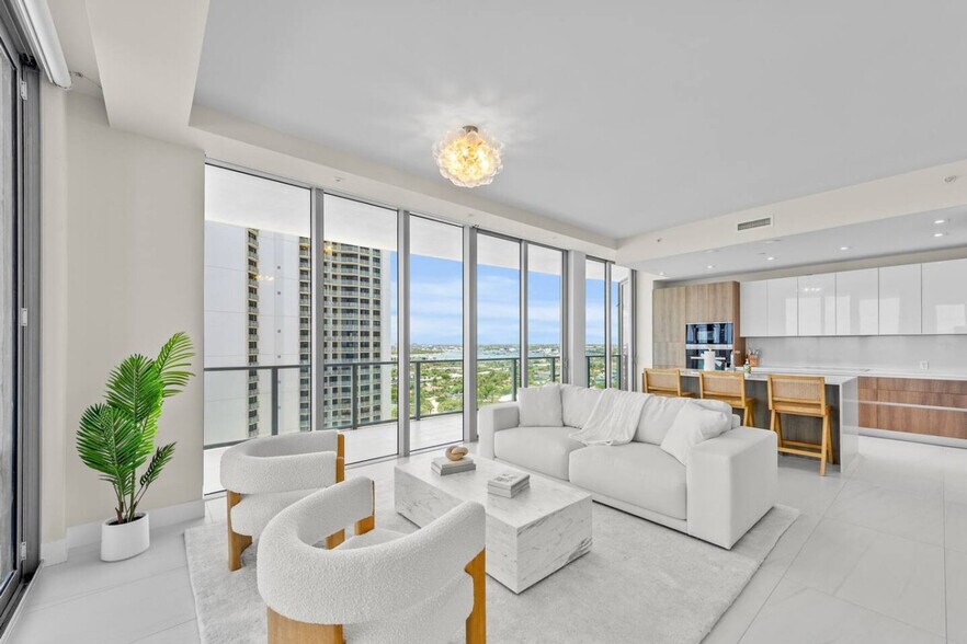 Building Photo - 3100 N Ocean Dr