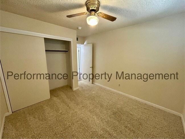 Building Photo - Cozy 3 Bed/2 Bath Home in SW Bakersfield w/ RBP & Security Deposit Alternative Option