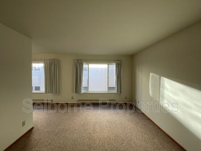 Building Photo - 443 Lee St
