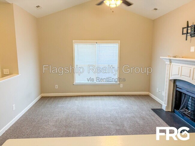 Building Photo - 103 Rolling Knoll Ct