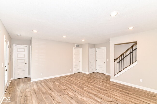 Building Photo - 6872 Sunstone Pl
