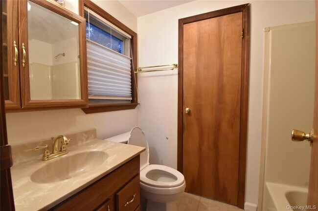 Building Photo - 22 Winslow Pl