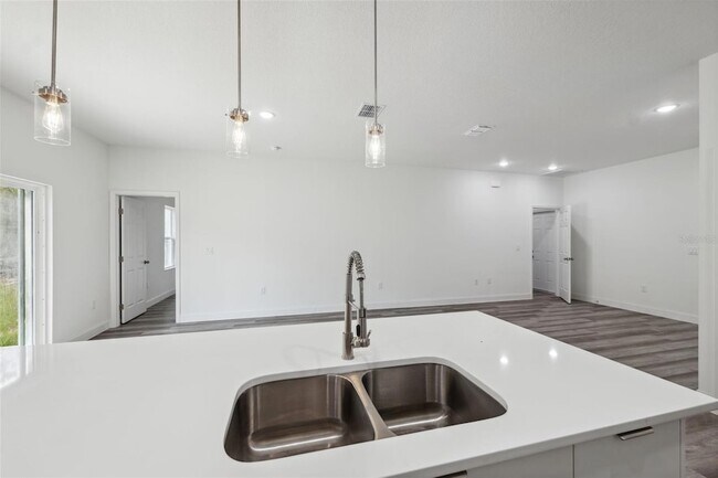 Building Photo - 16904 SW 30th Avenue Rd