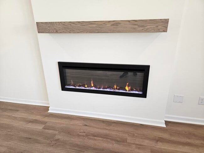 Building Photo - Brand new home in Chapin 5/3