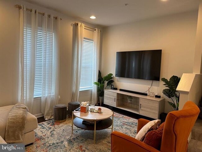 Building Photo - 7118 Rowlock Aly