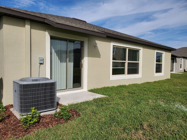 Building Photo - "Spacious 4-Bed, 2-Bath Gem with 1936 Sq Ft of Comfort in Riverview, FL!"