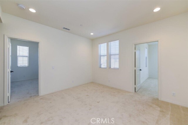Building Photo - 117 Halo