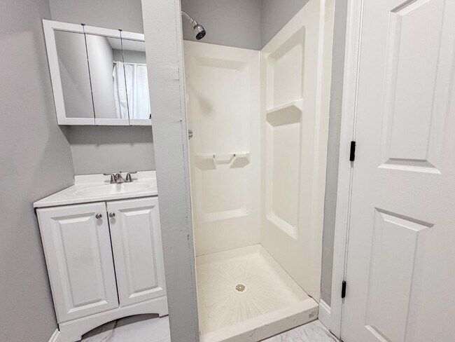 Building Photo - 2266 E Cambria St