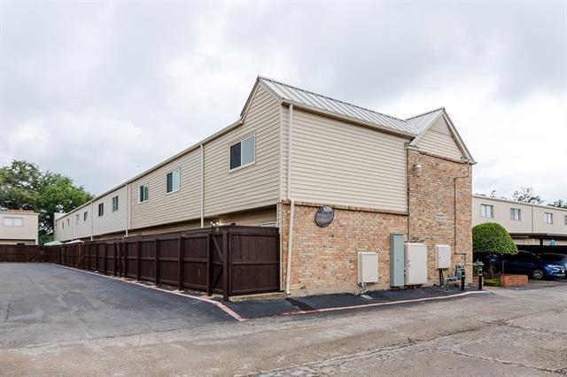 Building Photo - 9808 Valley Meadow Pl