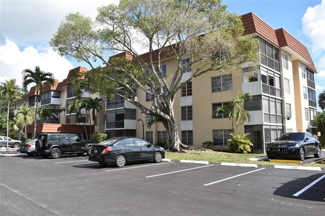 Building Photo - 4166 Inverrary Dr