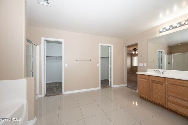 Building Photo - 2684 E Birchwood Pl