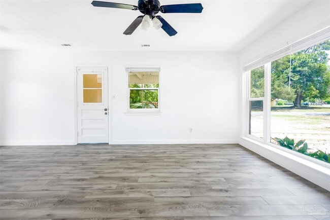 Building Photo - 22 Laurie Dr NE