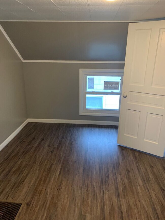 Building Photo - Perfect single family home!