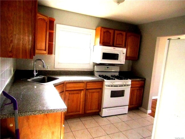 Building Photo - 93-15 240th St