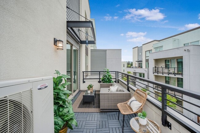 Building Photo - $4595 - Beautiful Corner Unit Condo in New...