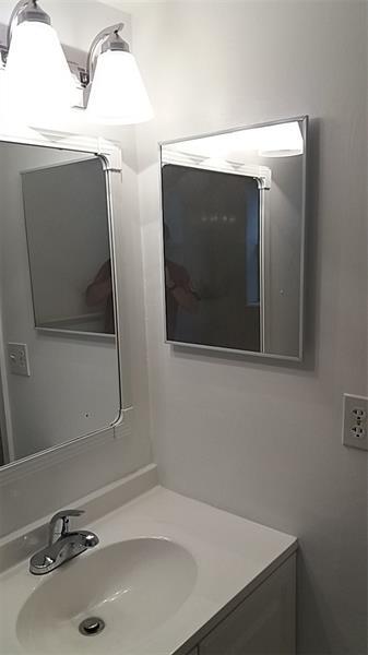 Building Photo - 10198 Twin Lakes Dr