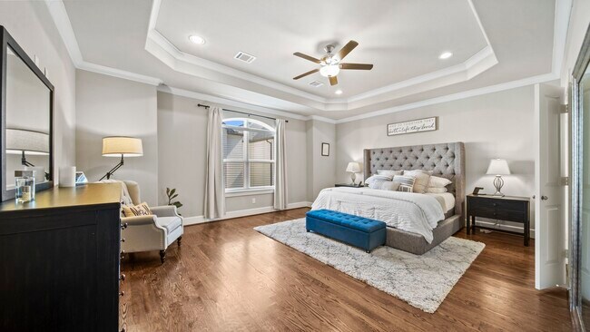 Building Photo - 833 Wakefield Dr