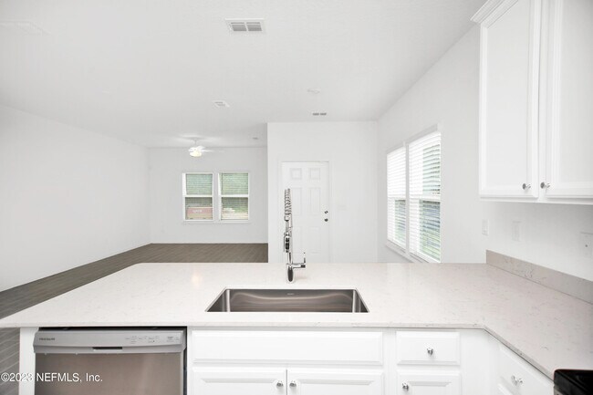 Building Photo - 348 Rosemont Dr