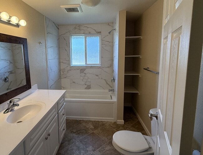 Building Photo - **Sunny Sequim**