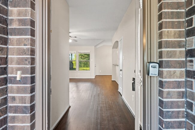 Building Photo - 3027 Lockeridge Village Dr