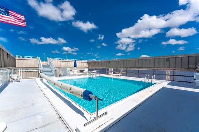 Building Photo - 1500 Park Beach Cir