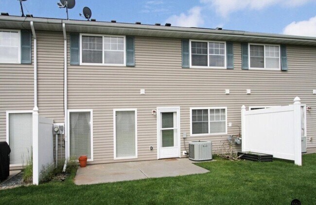Building Photo - 6028 Glenbrook Ln