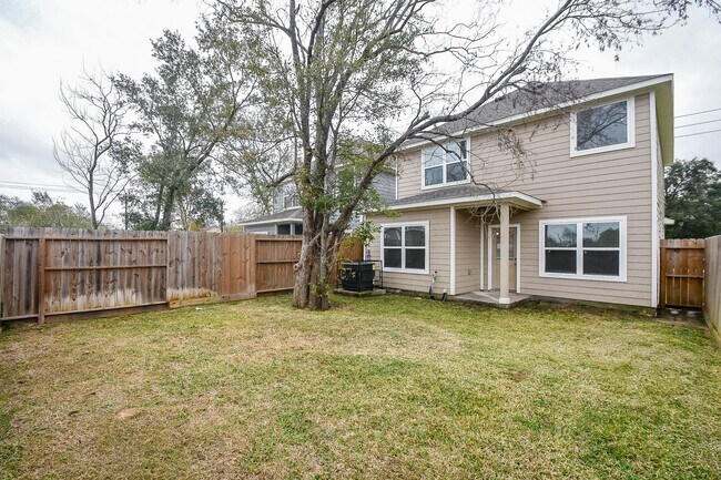 Building Photo - 8215 Bonaire St