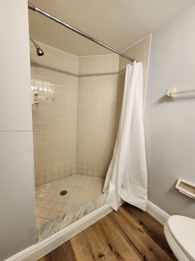 Building Photo - 212 Lake Pointe Dr