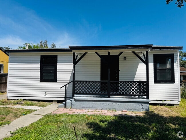 Building Photo - 4818 Hamlett Dr