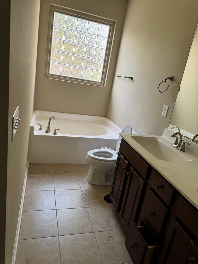 Building Photo - 538 Libson St