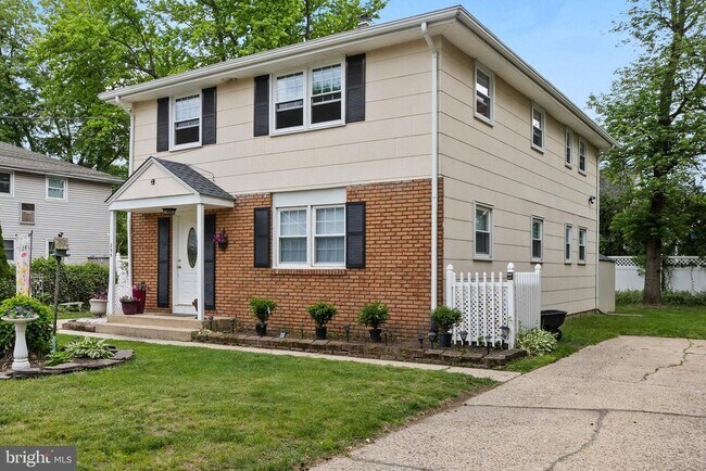 Building Photo - 295 Lander Dr