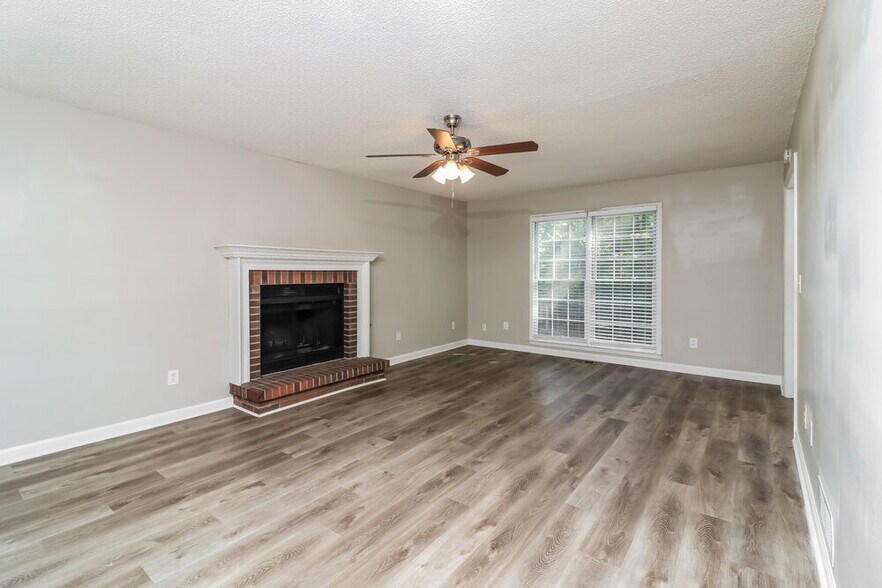 Building Photo - 3330 Dogwood Dr