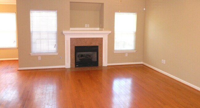 Building Photo - 1087 Waltons Pass